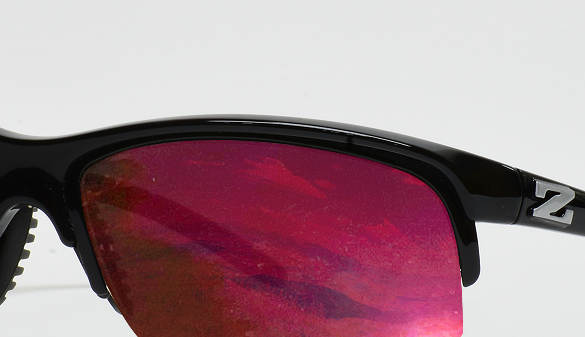 black-frame-red-mirror